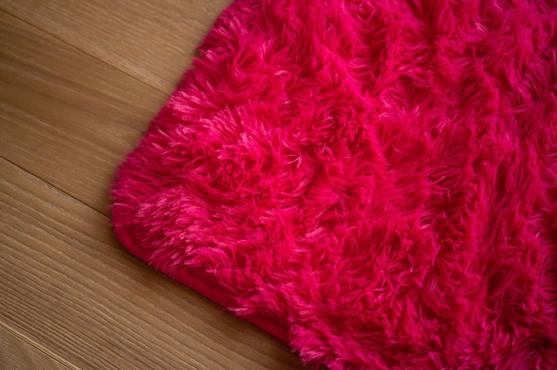 Plyšový koberec - tmavě růžový